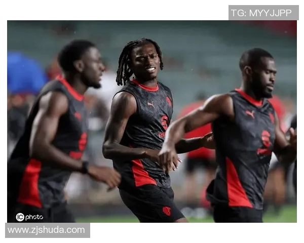 友谊赛精彩回顾：多特蒙德与AC米兰1比1平局红牌事件引发全场热议