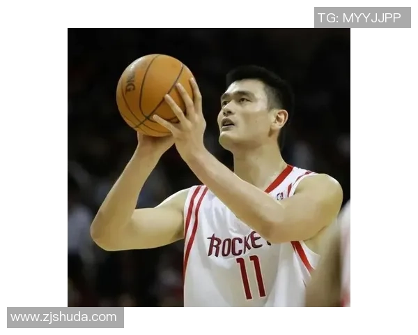 姚明荣获国际篮球奖项领奖牌背后的奋斗与荣耀