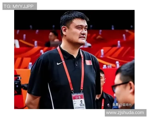 姚明身高优势展现时尚魅力模特照片引发网友热议与关注 姚明身高优势展现时尚魅力模特照片引发网友热议与关注