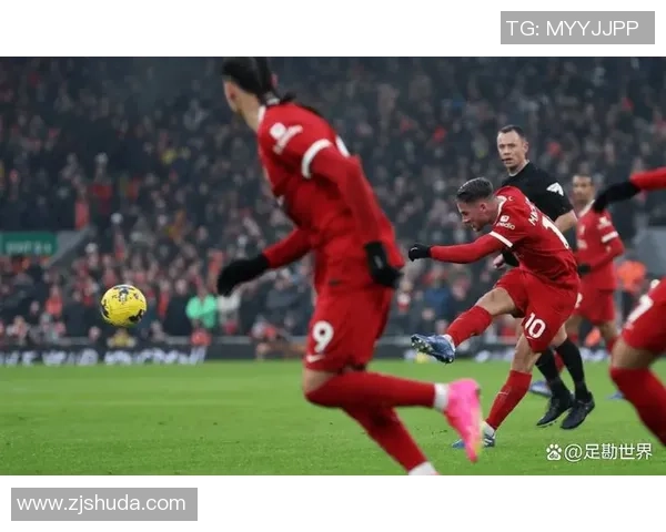 西甲激战：拜仁凭点球险胜利物浦引发争议与热议