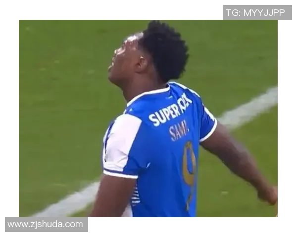 西甲精彩对决波尔图与本菲卡战成平局逆转瞬间引发全场热烈反响 西甲精彩对决波尔图与本菲卡战成平局逆转瞬间引发全场热烈反响