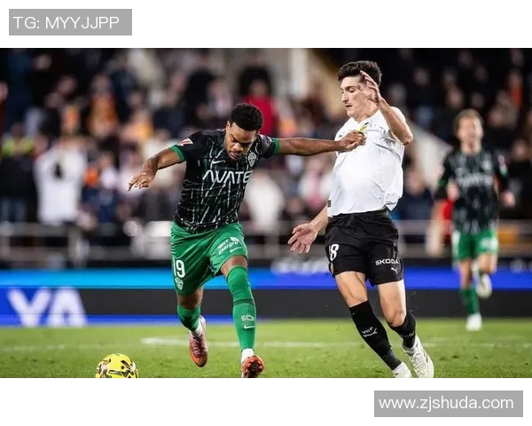 国王杯激战：里昂绝杀曼联全场沸腾数据解析引人关注