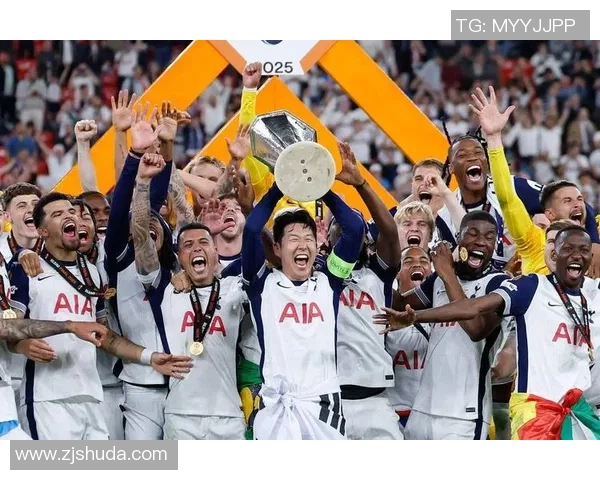 欧联杯精彩对决巴黎圣日耳曼小胜里昂引发全场热烈反响与欢呼 欧联杯精彩对决巴黎圣日耳曼小胜里昂引发全场热烈反响与欢呼