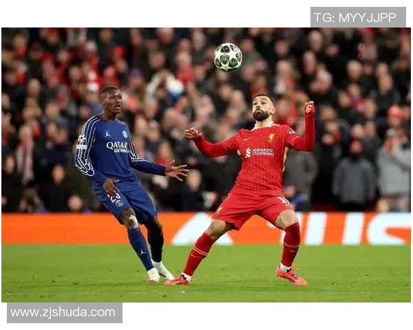 中超激战：里昂与利物浦战平后点球大战引发全场狂欢