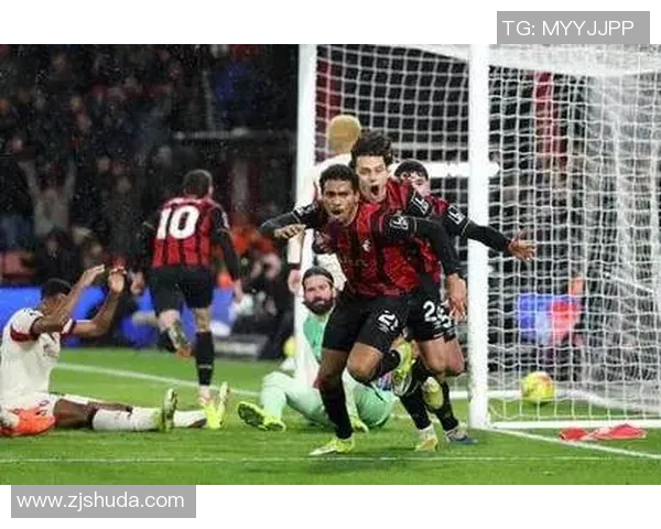 利物浦大胜本菲卡六比二争议判罚引发全场热议 利物浦大胜本菲卡六比二争议判罚引发全场热议