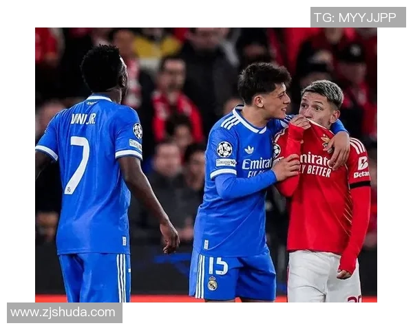 欧联杯精彩对决本菲卡与AC米兰战成平局帽子戏法引发全场热烈反响